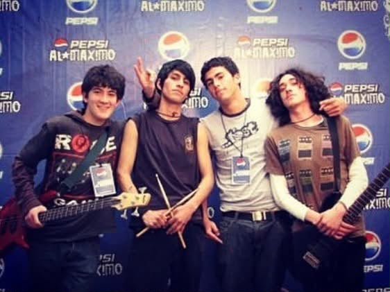 Primera formación de Keltehue durante su participación en Pepsi al Máximo, en Concepción, en 2008. De izquierda a derecha: Seba, Feña, Alan y Esteban. Fotografía facilitada por Esteban Elgueta.