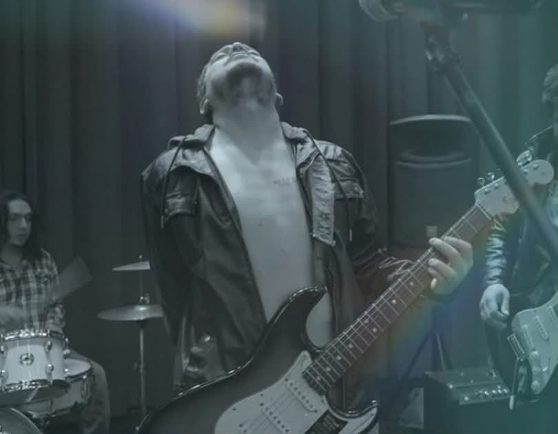 Esteban Elgueta durante la grabación del videoclip de “Ayúdame con Rabia!”, canción del proyecto Julio Elgueta, en 2022. Fotografía facilitada por el músico.